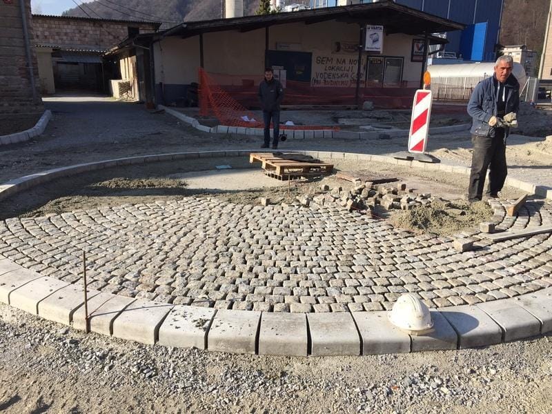 Mini krožišče skoraj končano