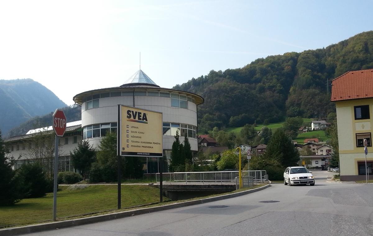 Jih bo (v petem poskusu) prepričala nižja cena?