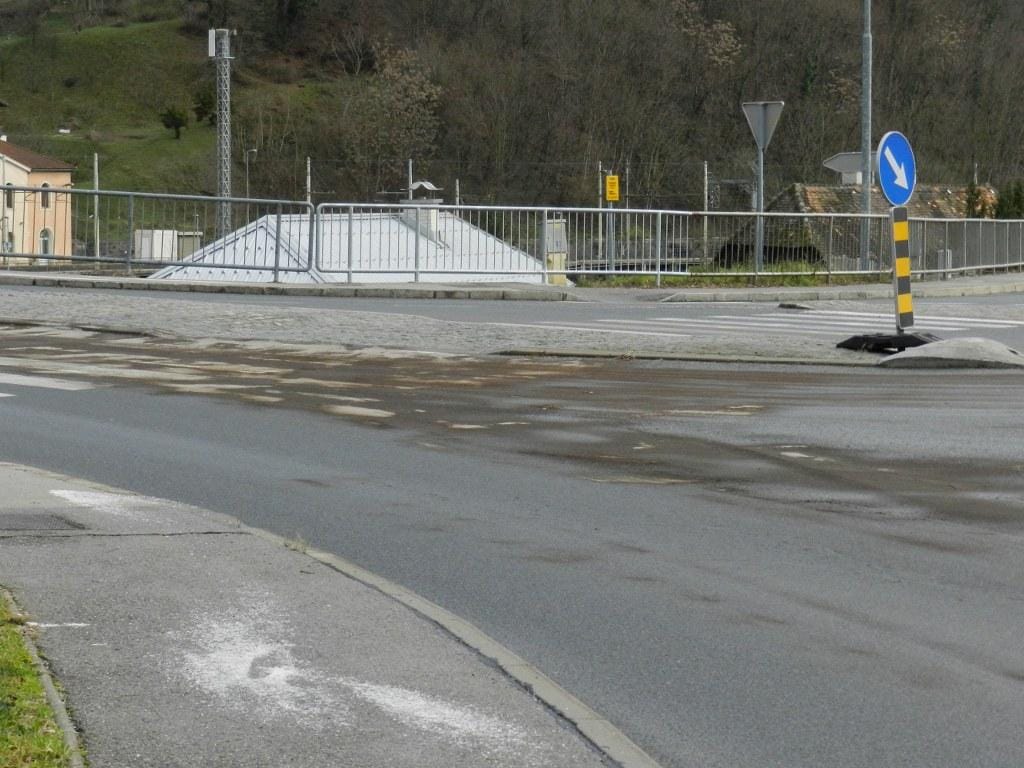 Cesta mastna in spolzka