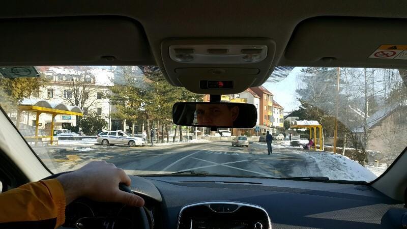 PREVIDNO: Možje v modrem na preži