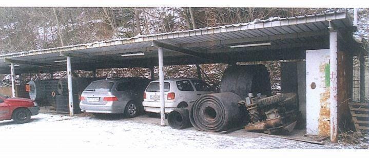 Za 2500 evrov do 28 metrskega nadstreška