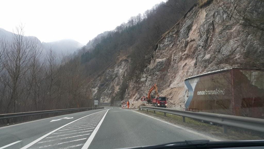 Pred padajočo nevarnostjo ščitil zid