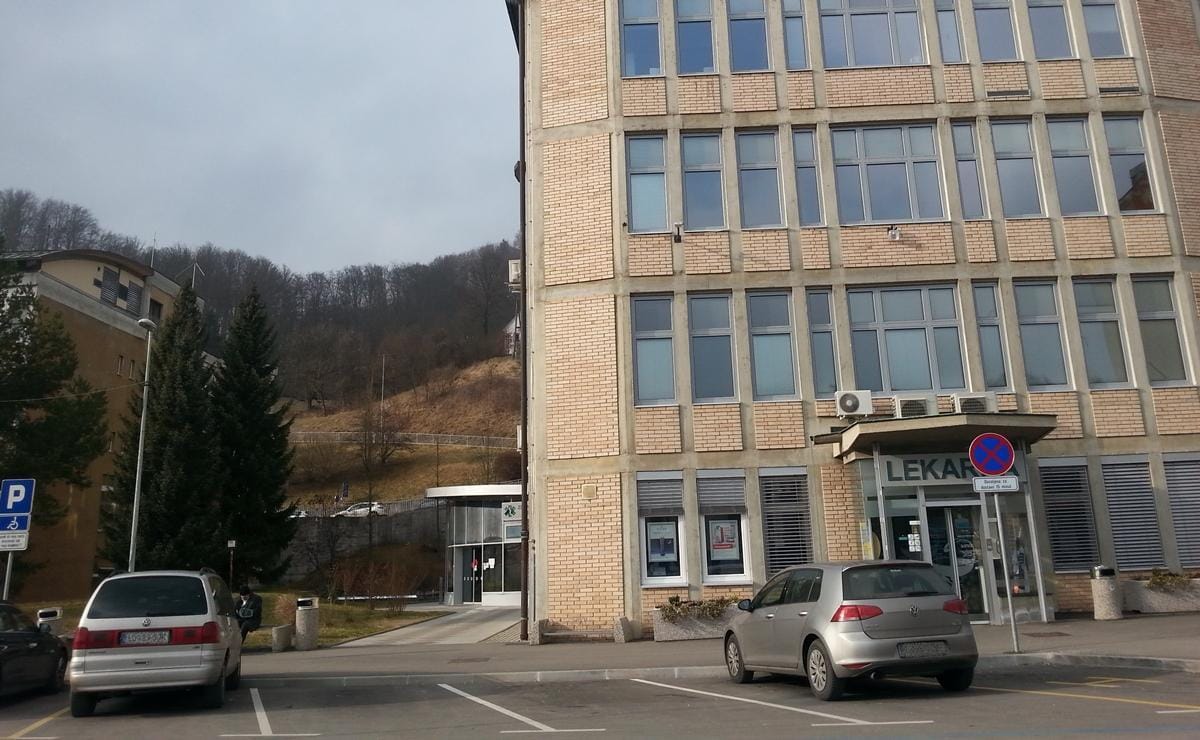 Parkiranje: pol evra na uro