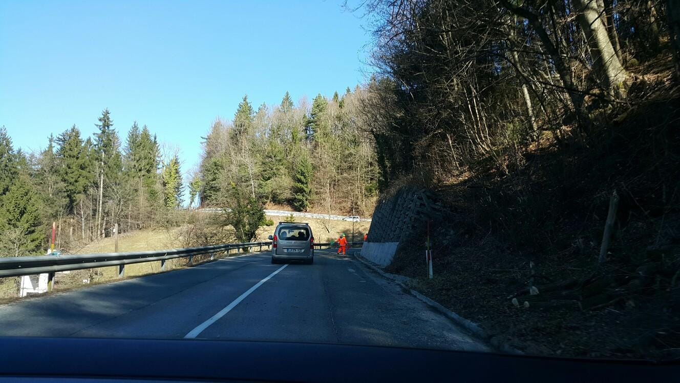 Trojanski klanec: Zapora čisto cel dan, le nekaj izjem