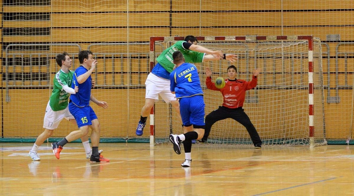 Z narekovanjem visokega ritma strli nasprotnika