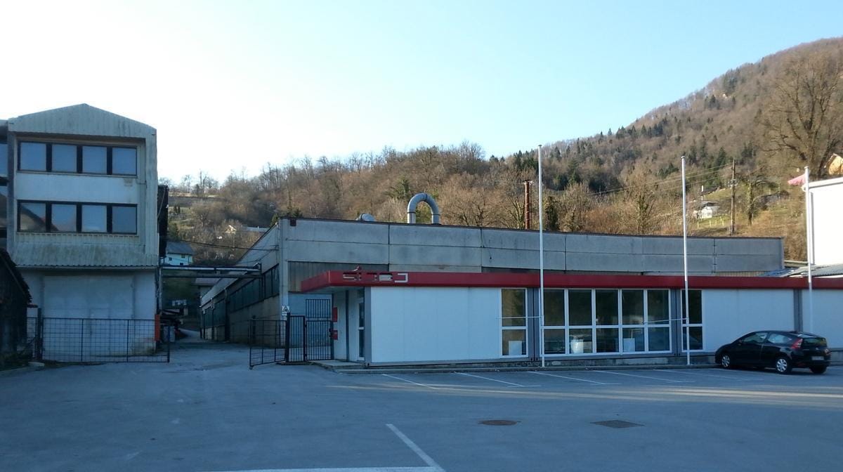 1, 2, 3, 4, 5 nakup, odstop, tožba, potem 6 in sedaj dražba številka 7