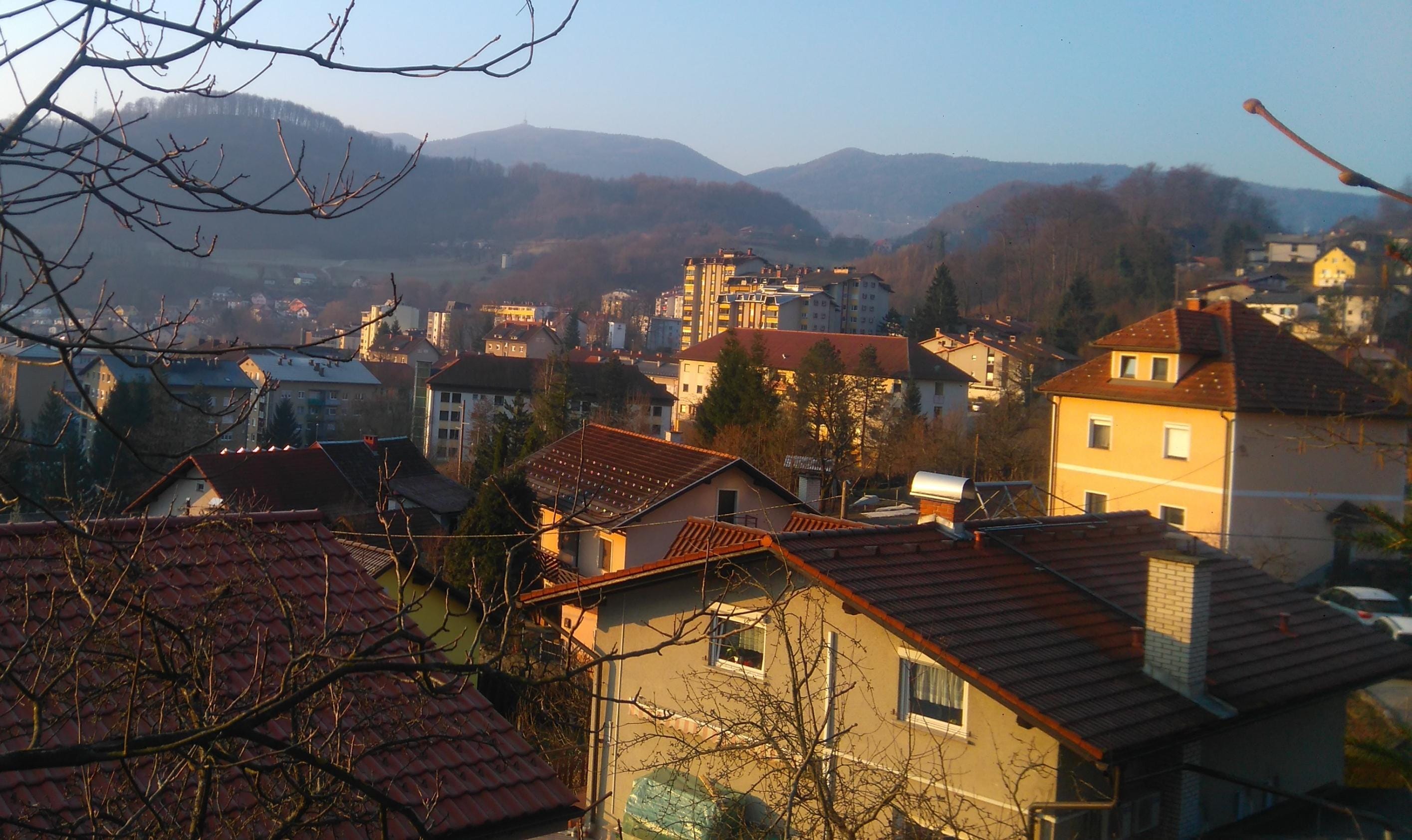 Bobnenje se nadaljuje, krajani brez odgovorov