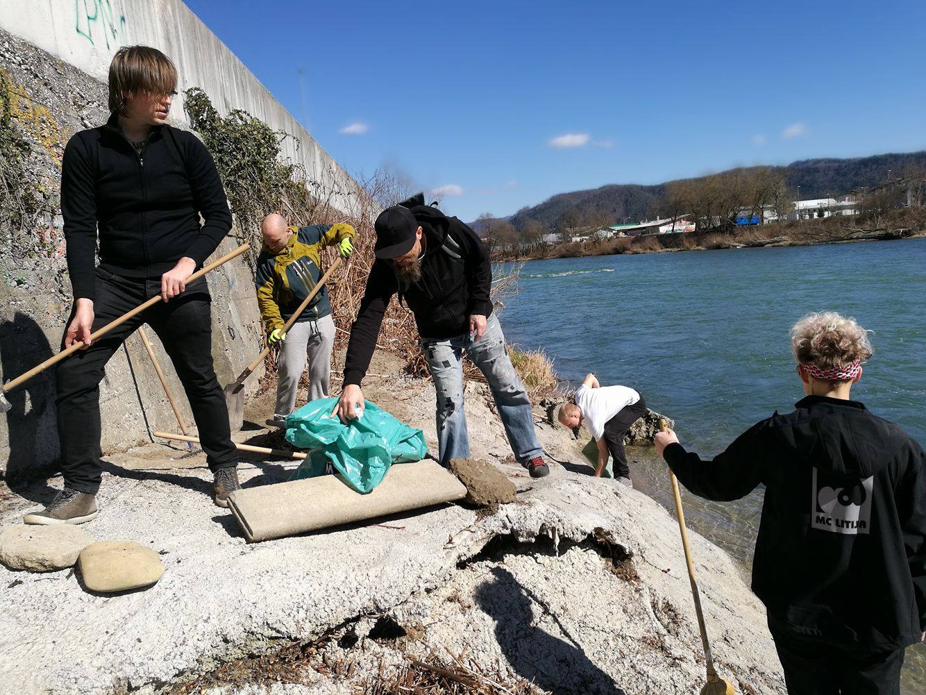 Očistili obrežje reke Save