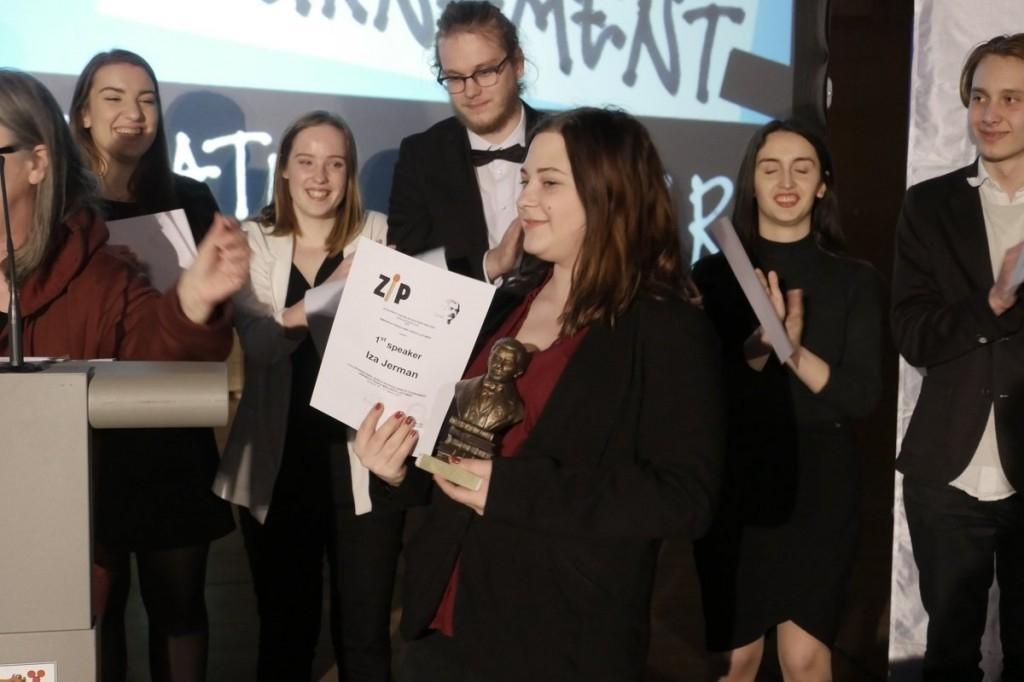 Debatirali o socialnih omrežjih kot primarnemu viru informacij