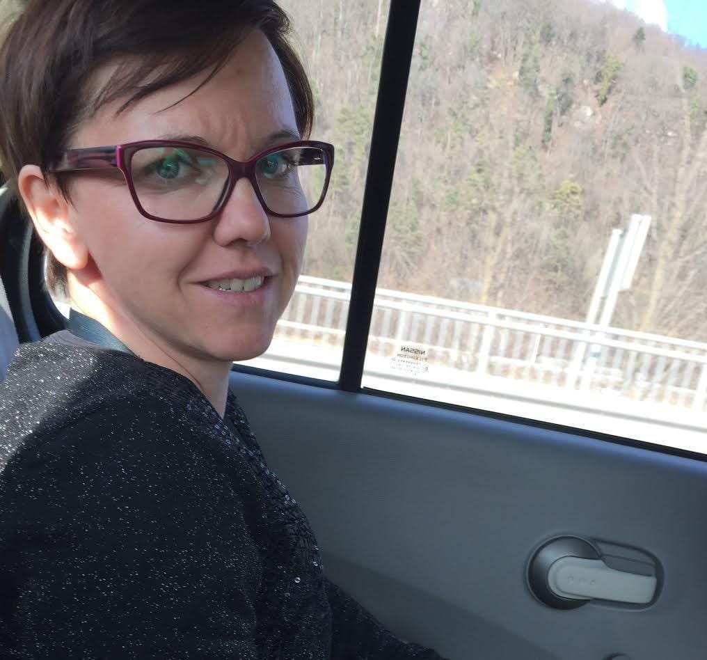 Danes novinarka, jutri sekretarka Rdečega križa