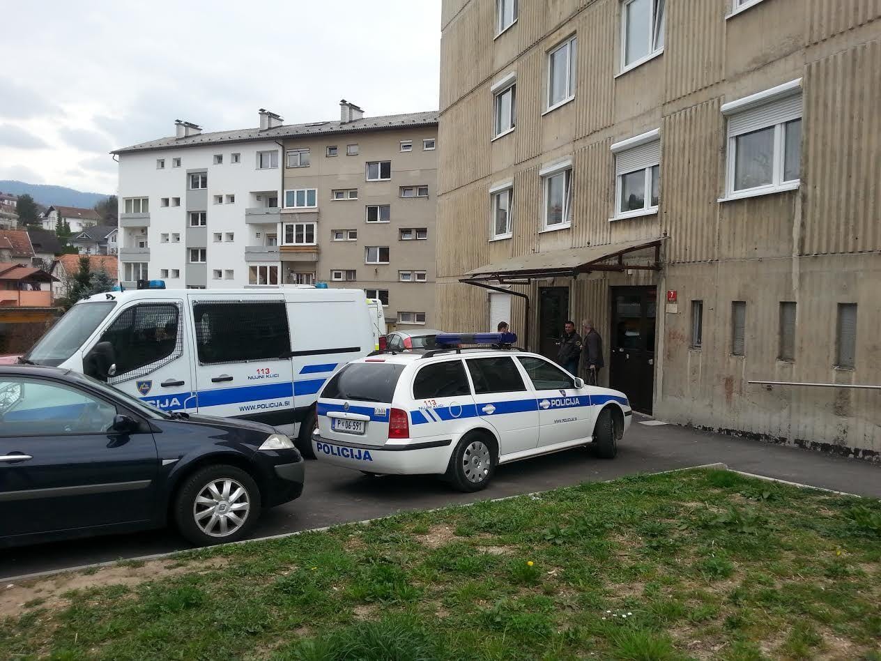 FOTO: Policisti obkolili Kešetovo
