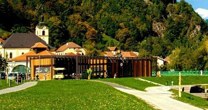 Lokal na desnem bregu Save zapira svoja vrata