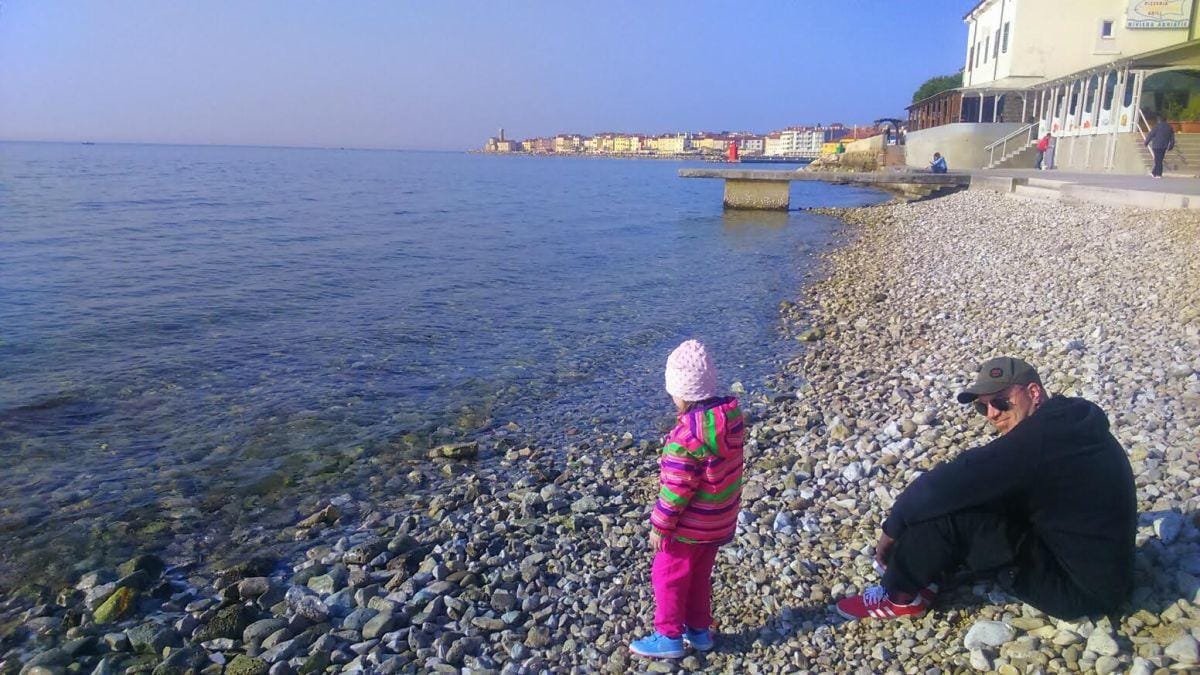 NINARIJE: Morje, sladoled in bleščeči čeveljci