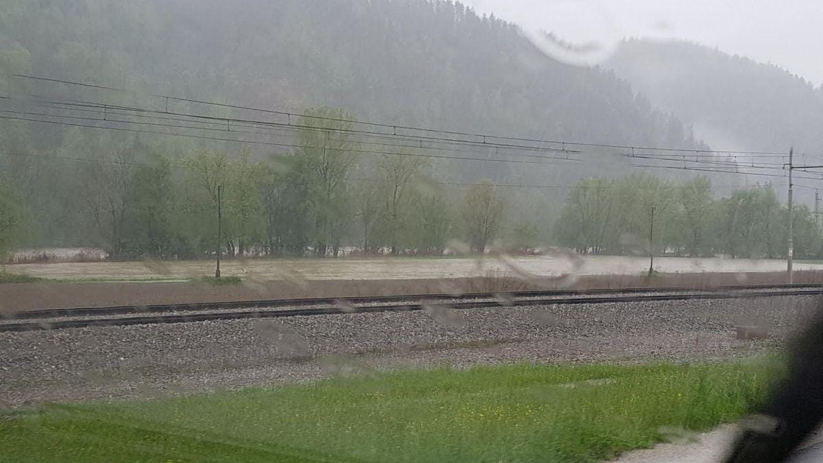 VIDEO: Nevarno visoka Sava