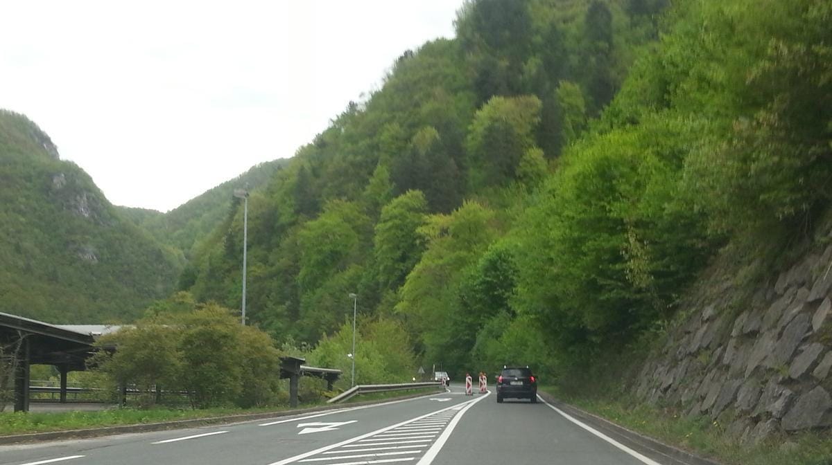 Previdno, zapora na zasavki!