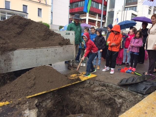 Posadili drevo in dodali posebno sporočilo