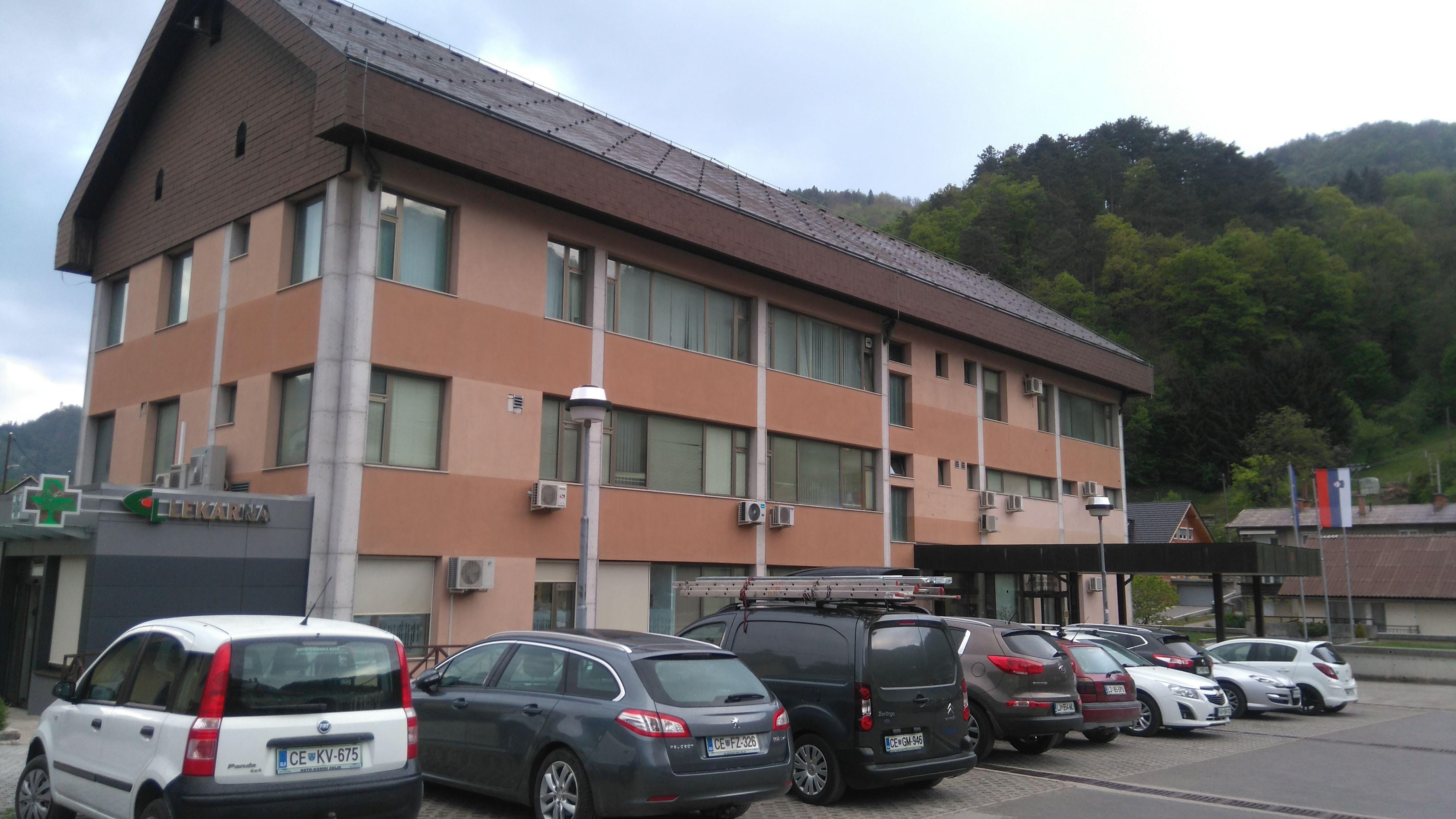 Direktorico bodo odslovili, obtožujejo jo "koruptivnih dejanj"