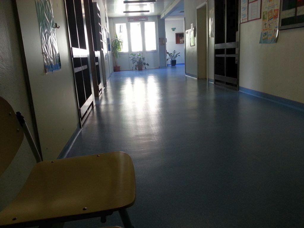 Razgrajal po zdravstvenem domu