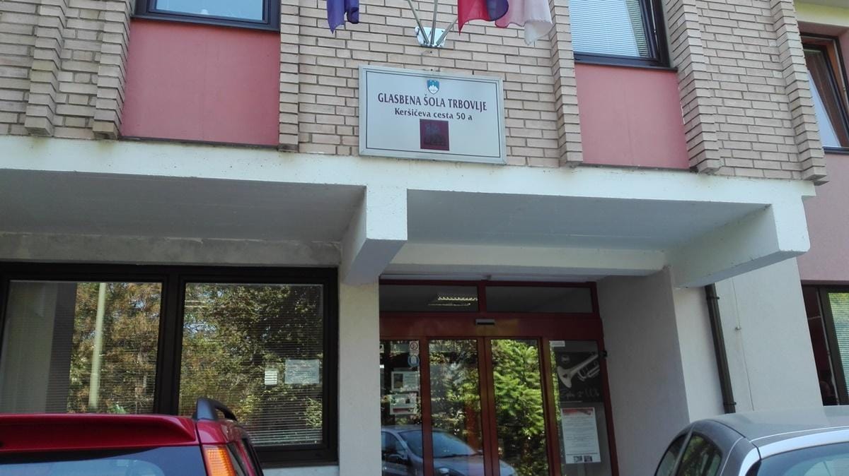 FOTO: Staro podobo bo zamenjal svetel videz