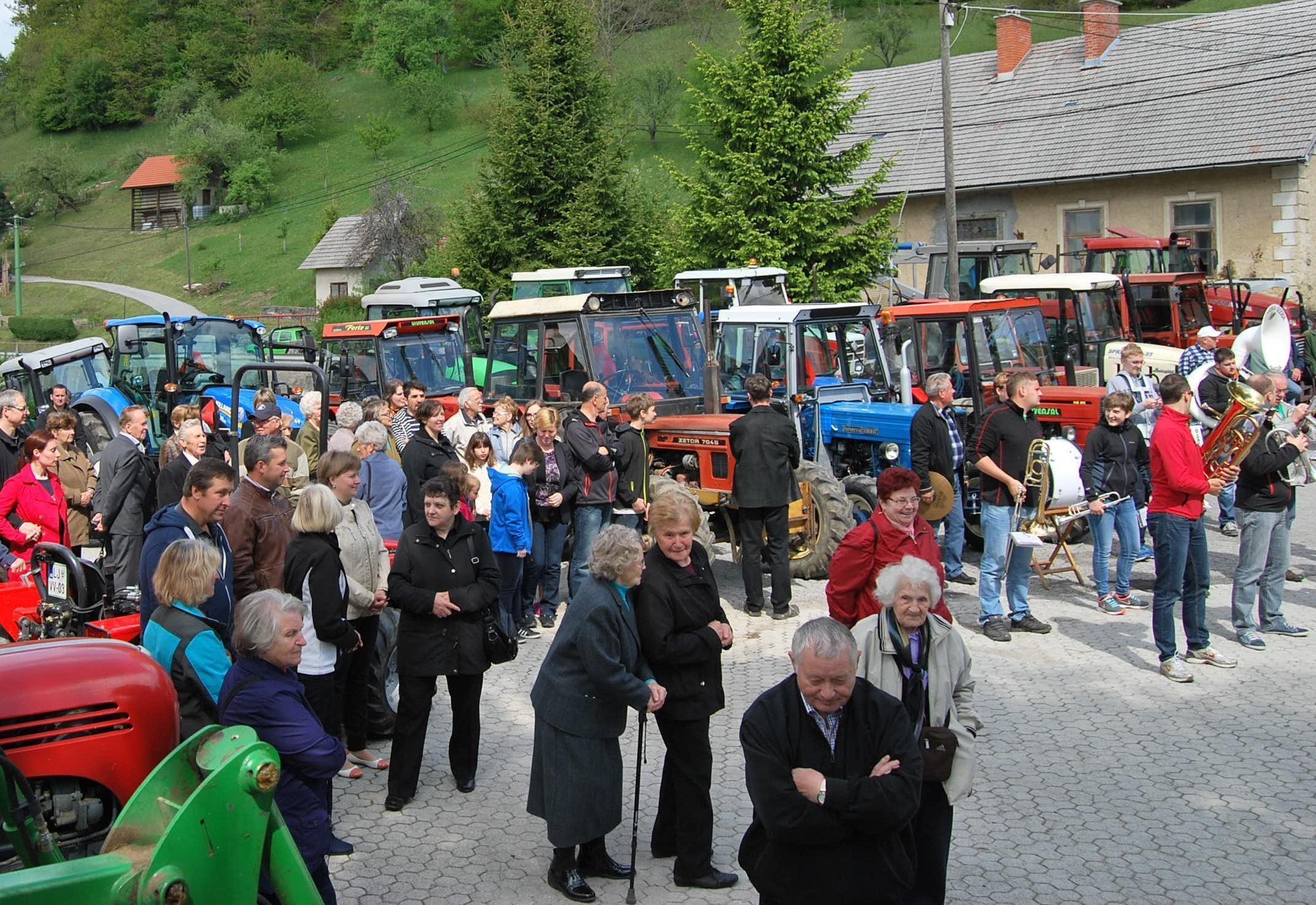 Požegnali tudi traktorje
