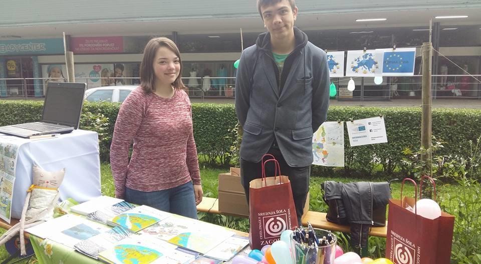 PRAVKAR SE DOGAJA: slastno, zabavno in poučno druženje v parku