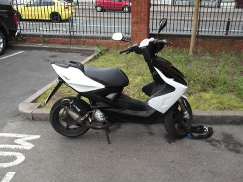 Ustavili prekrškarja in zasegli ukradeni moped