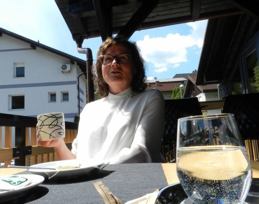 BREZ CENZURE resnica o SVEI: 1 na 1 s Sonjo Klopčič