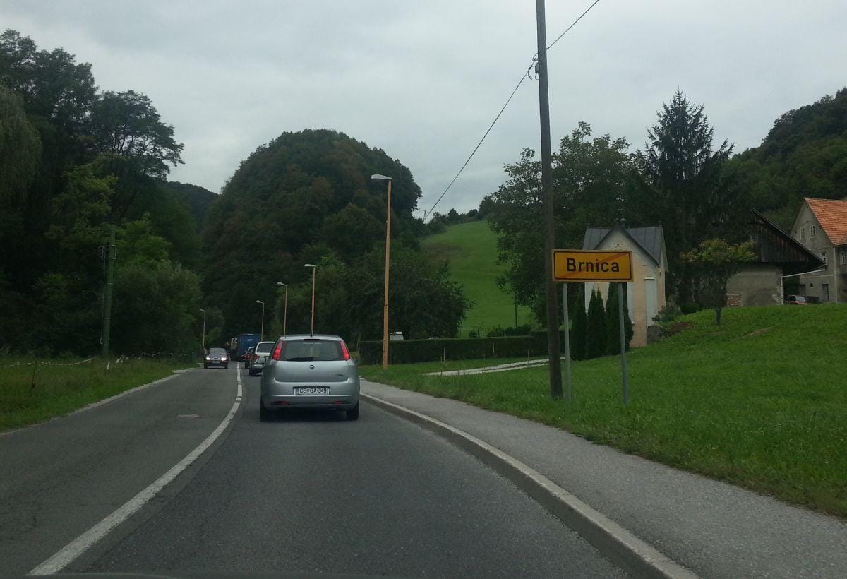 Nova pešpot in električna kolesa