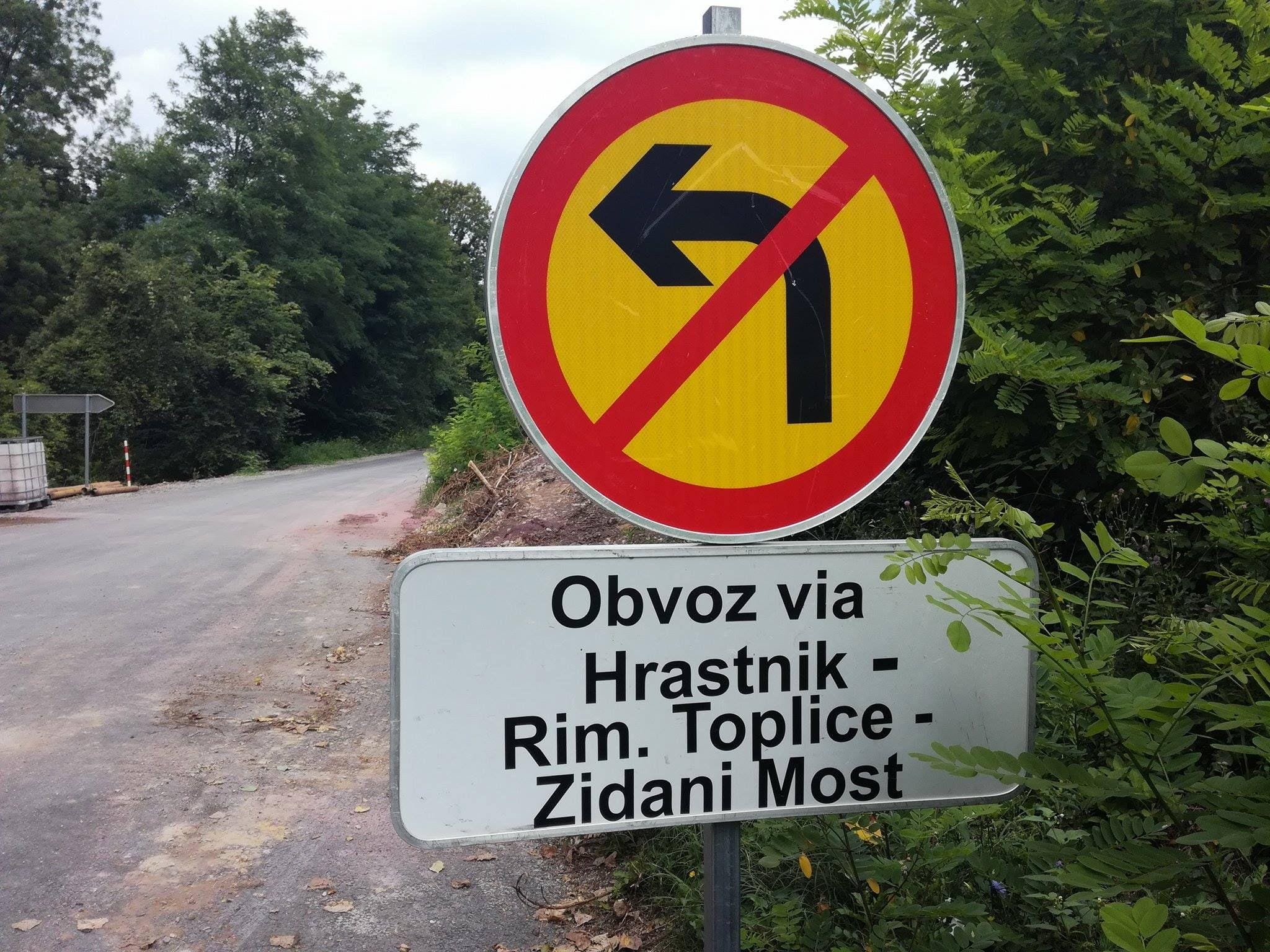 Zamuda zaradi krožišča in semaforja