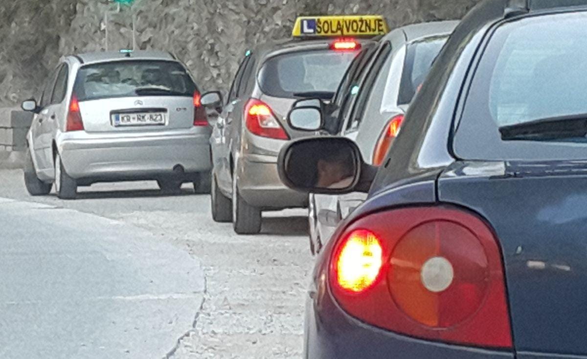 V Trbovljah POPOLNA zapora ceste