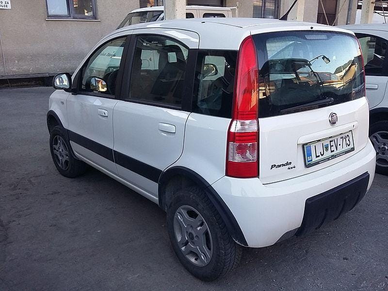 Rudnik prodaja avto, nepremičnine in opremo