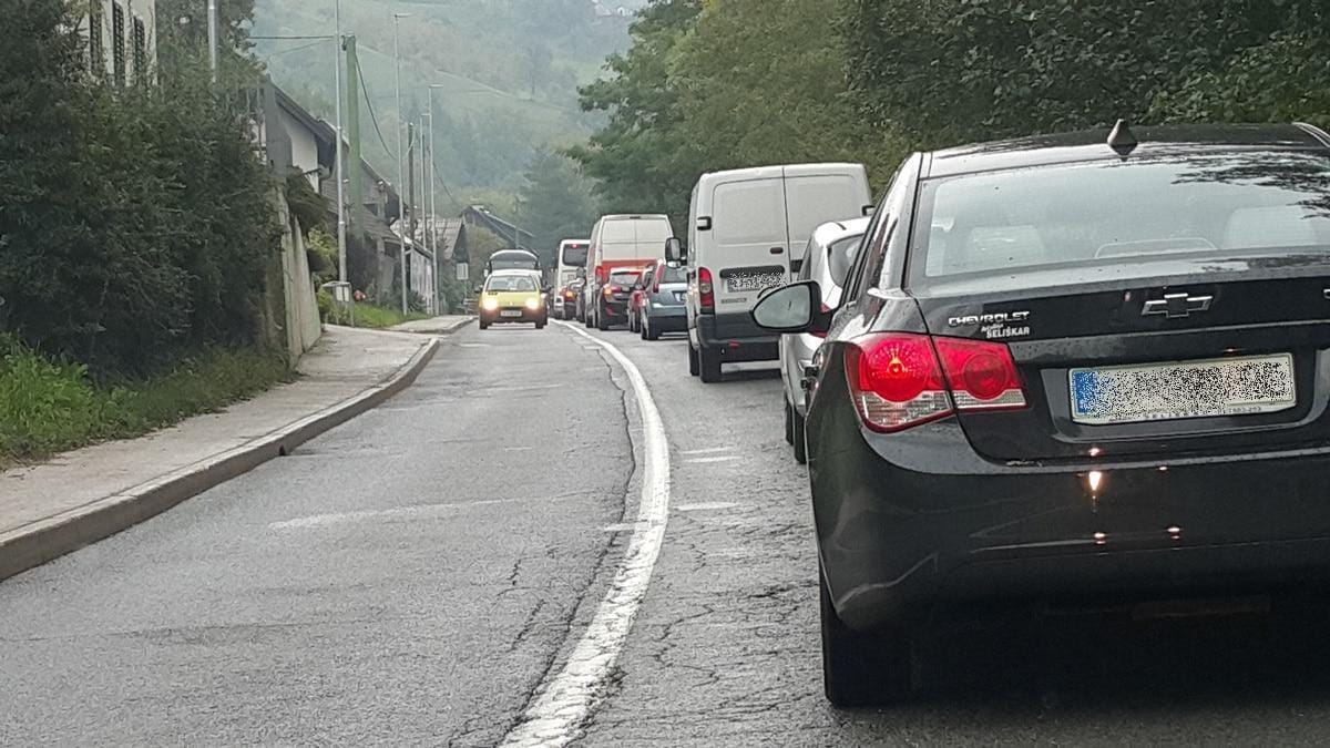 Zaradi del nastajajo kolone