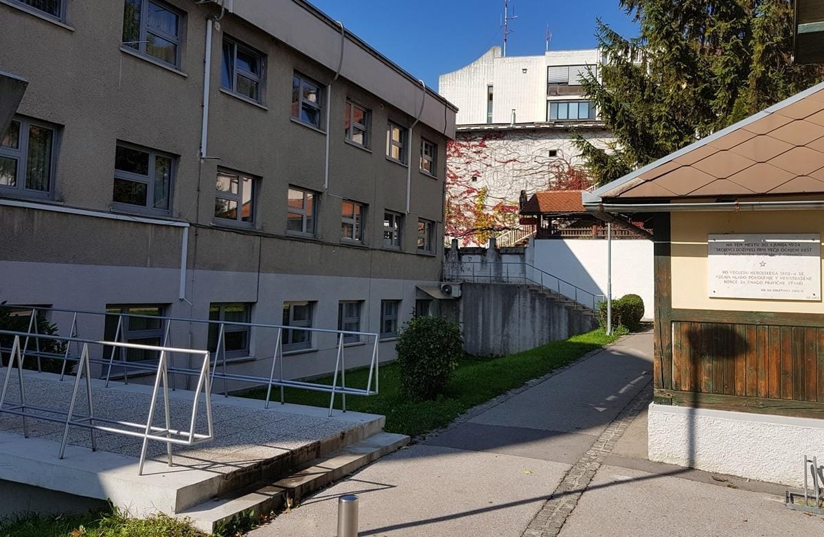 Klančina pri Delavskem domu bo? Občina in lastnica za skupno mizo