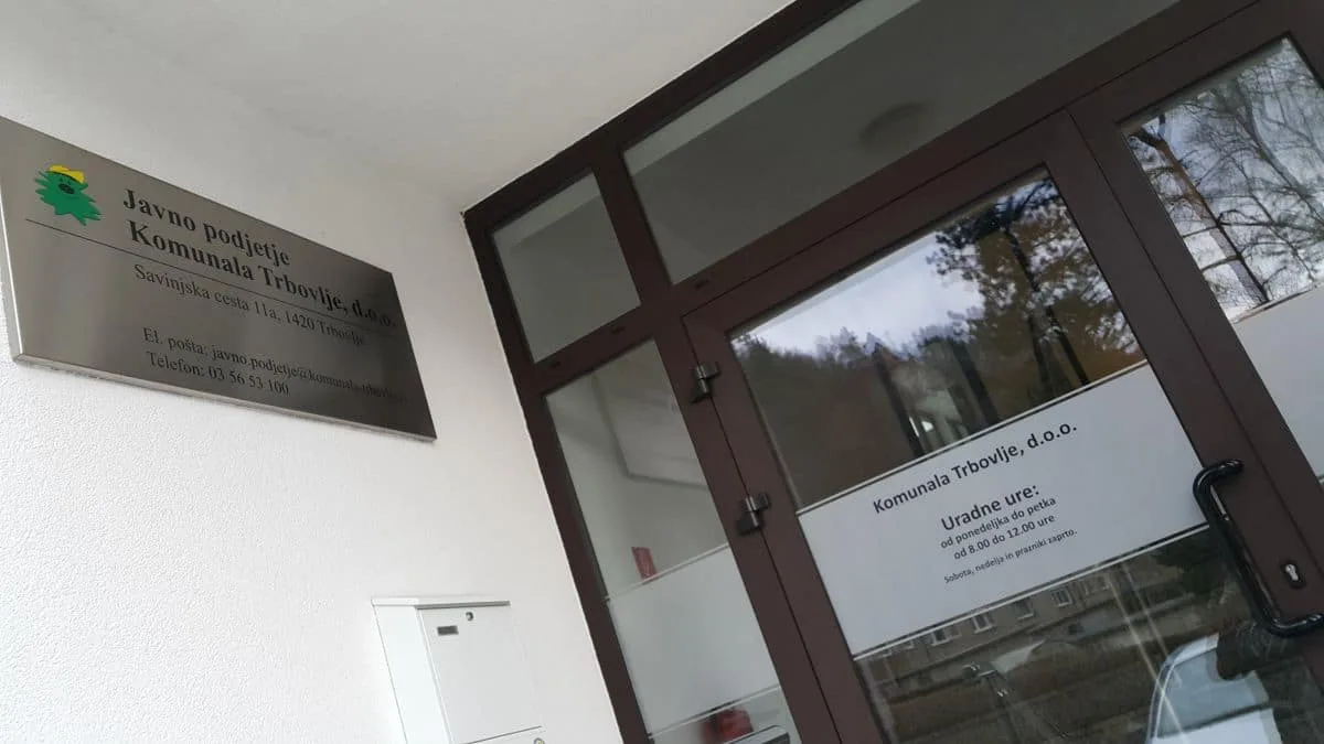 Pustoslemšek z varnostniki na Komunalo, tam poklical policiste