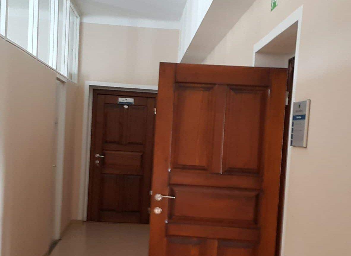 Enemu delo za nedoločen čas, trije do pripravništva