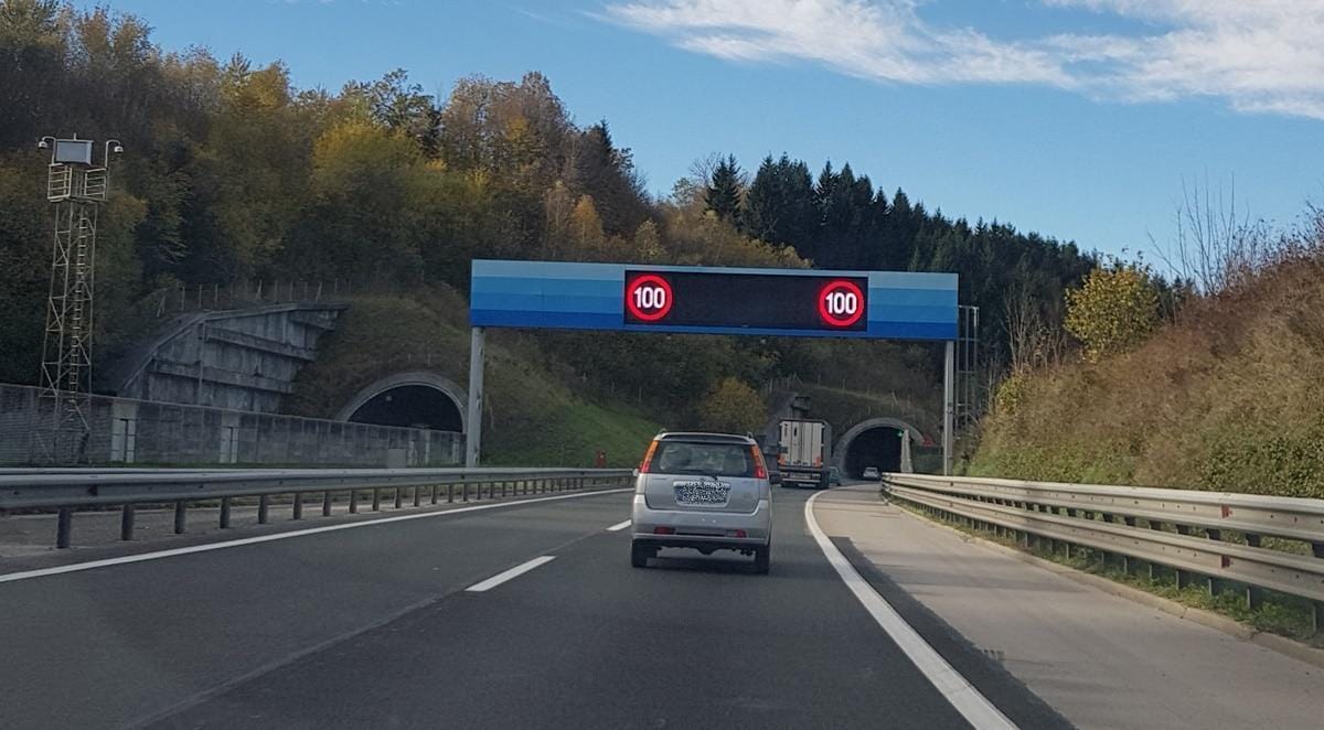 POZOR: Čiščenje drenaž v tunelu Trojane