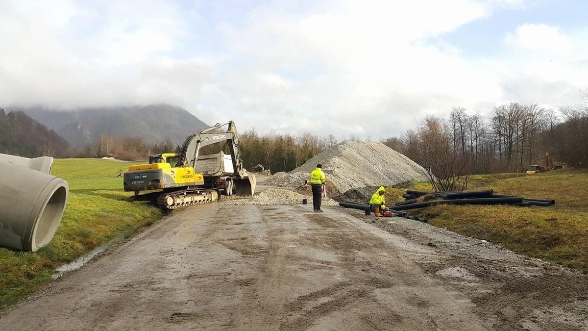 Cesta čez Ojstro NEPREVOZNA