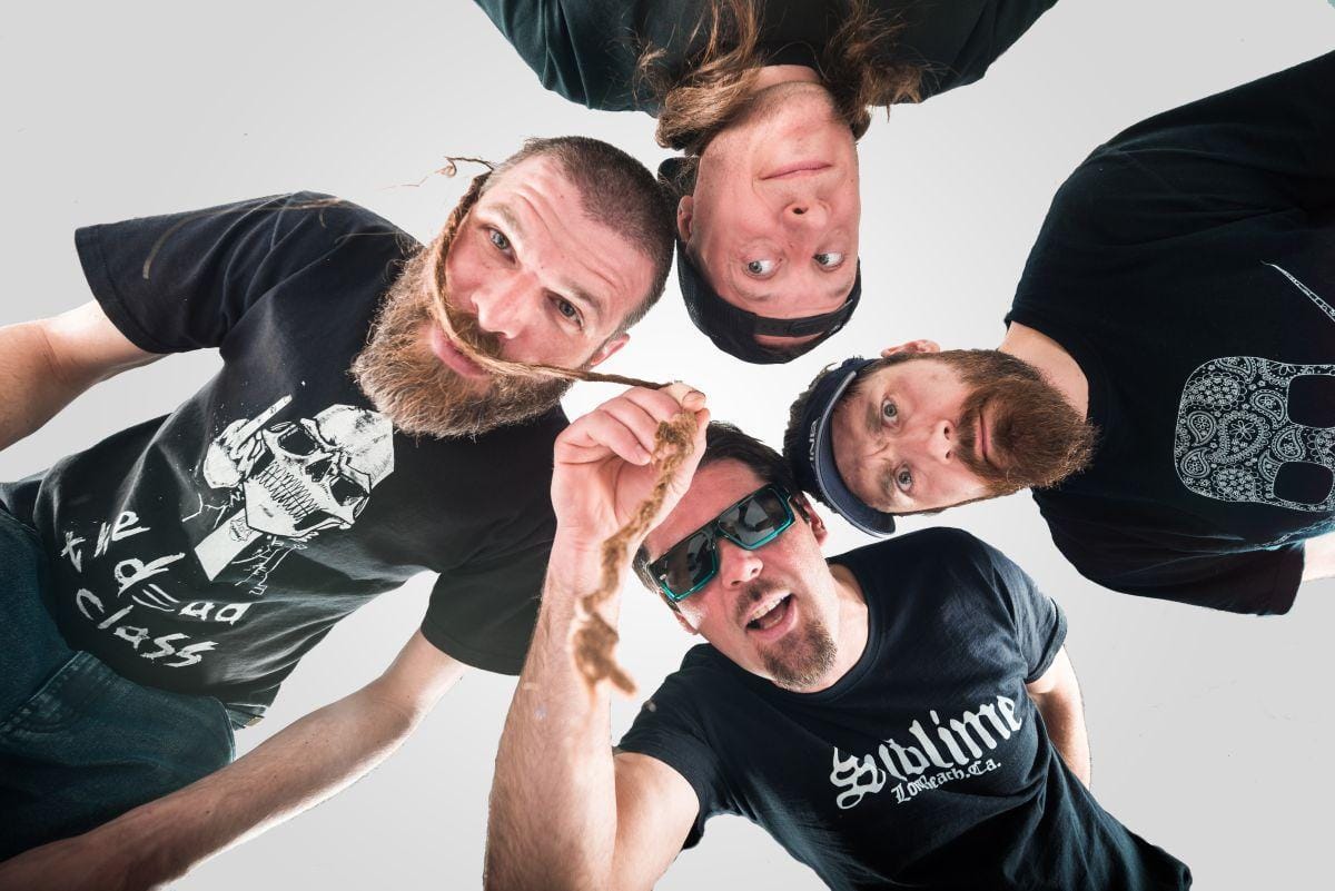 V Litijo prihajajo Elvis Jackson