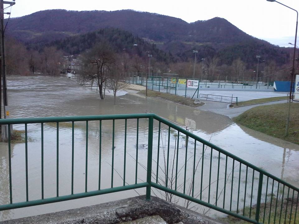 Ceste zaradi poplav še vedno zaprte!