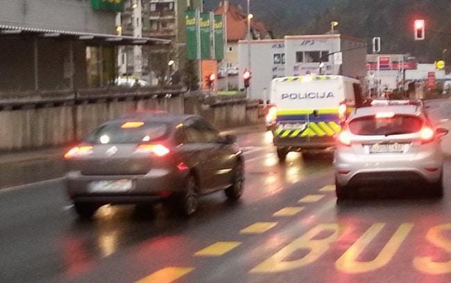 Mladoletniki povzročili za 500 evrov škode