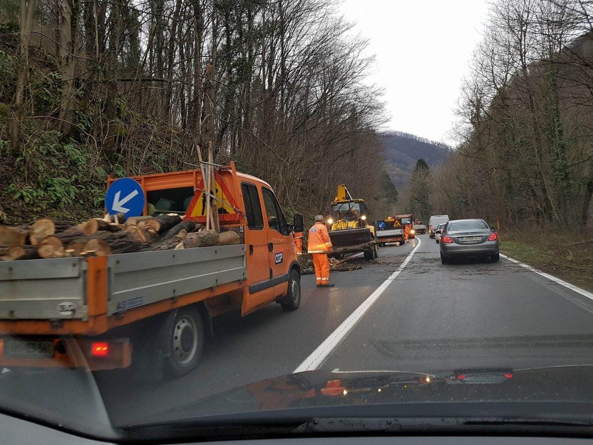 Polovična zapora za Savo