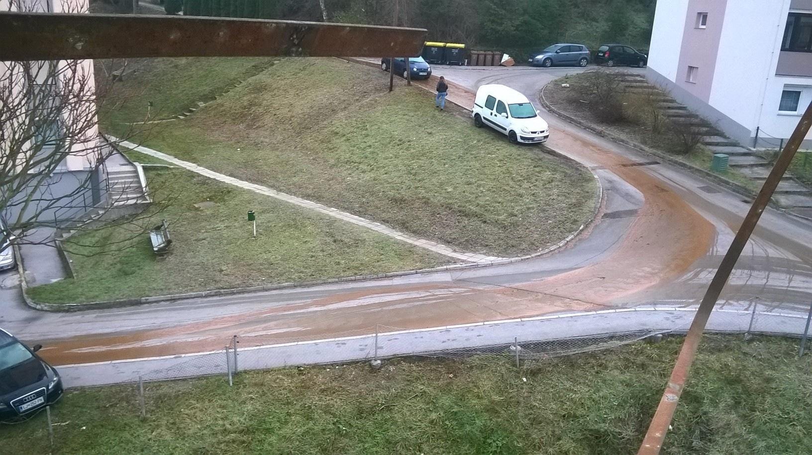 FOTO: Blato poplavilo cesto na Polaju