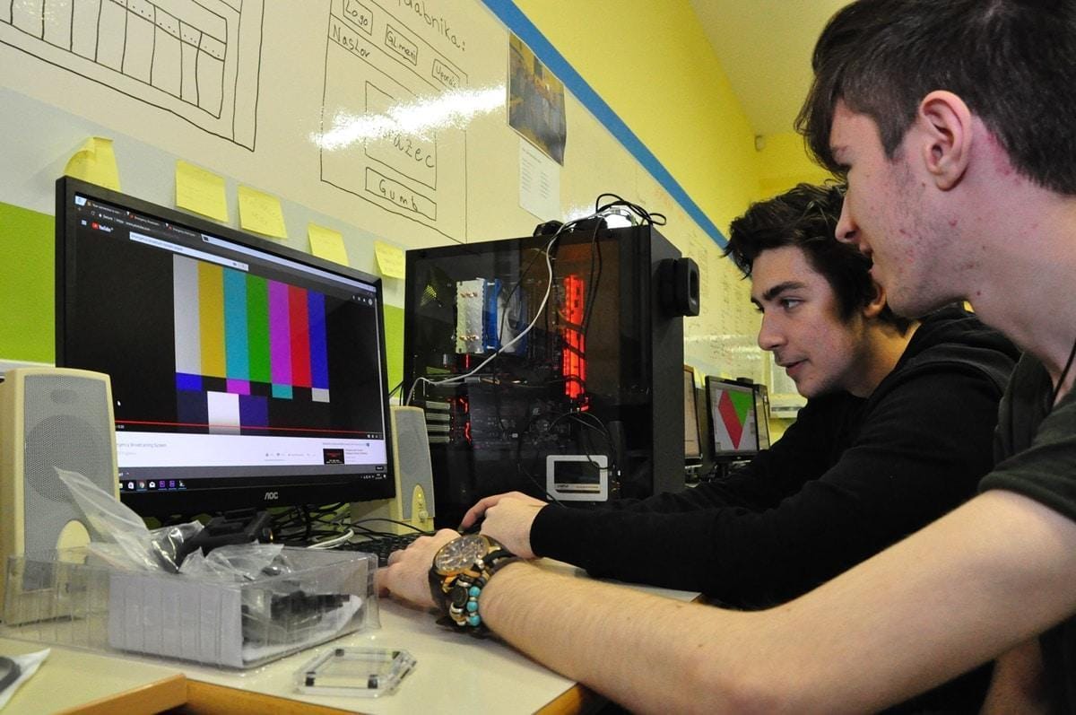 Programi za zaposlene, ki jih “piše” podjetje