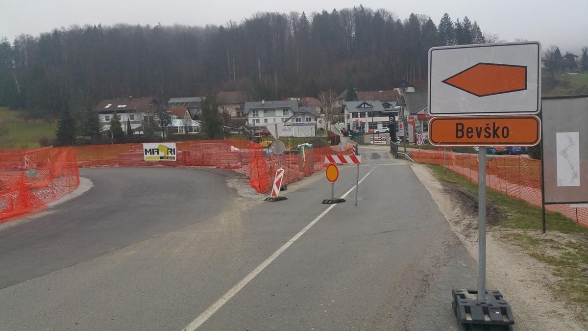 FOTO: Pozor, čez most ne morete več!