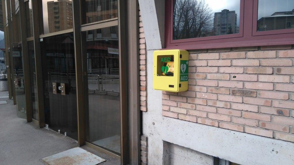 Defibrilator tudi pri trboveljskem krožišču