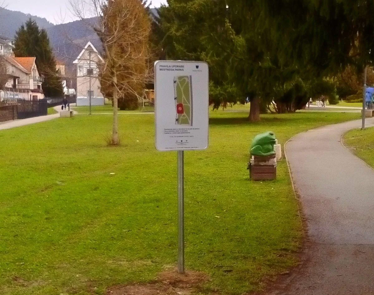 Nič več kajenja pri otroških igralih in nič več pasjih drekov