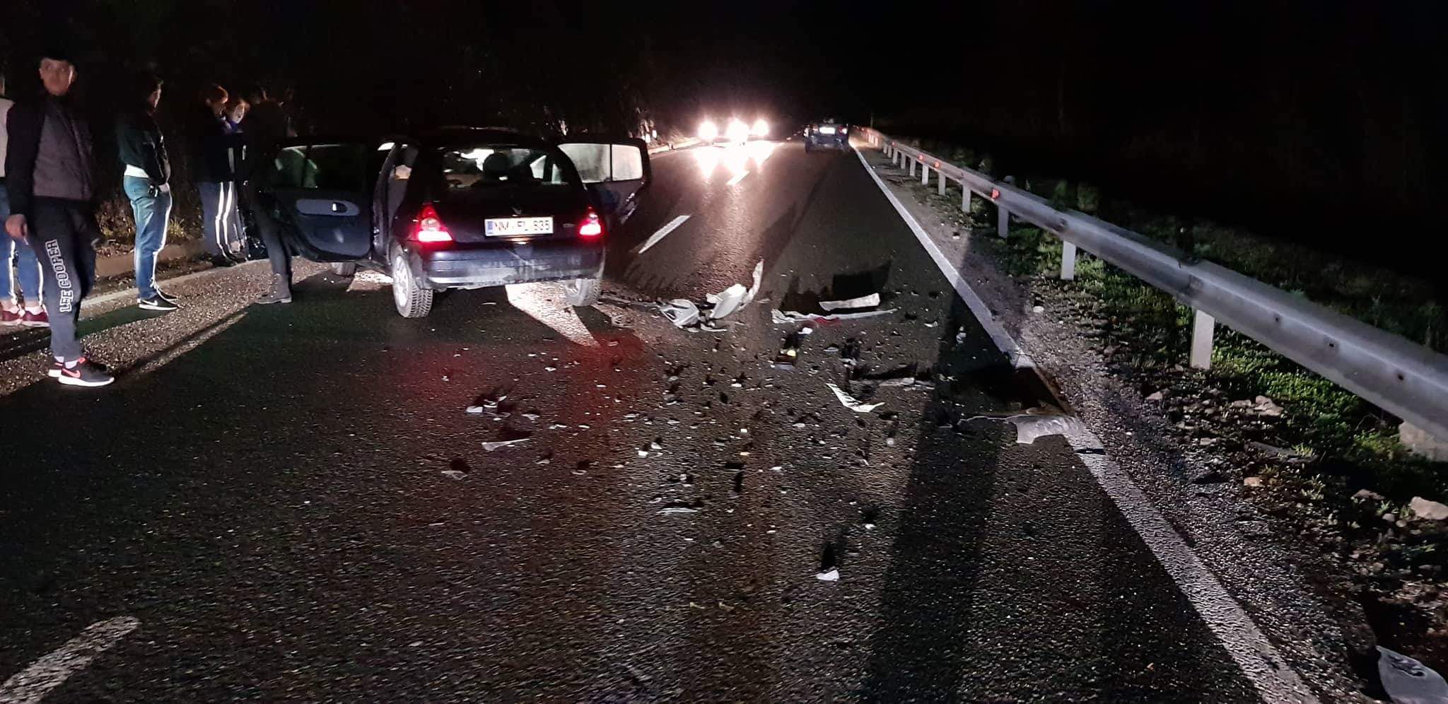 Cesta je ledena in nevarna! Vozniki prilagodite hitrost!