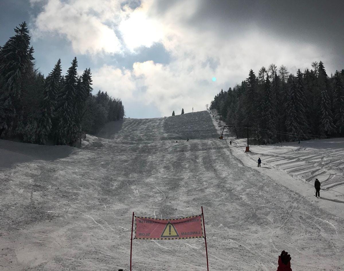 V Rajski dolini tekmovanje za smučarje in deskarje