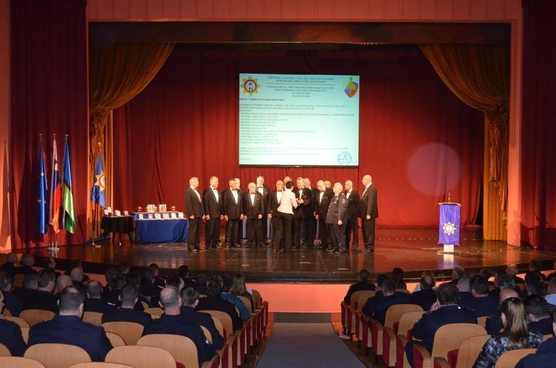 FOTO: V Trbovljah gostili združenje slovenskih poklicnih gasilcev