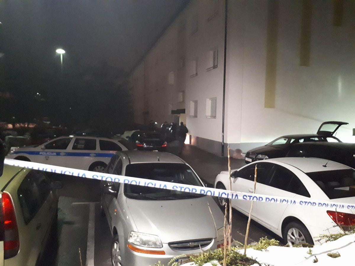 FOTO: 53-letnico umoril pred blokom